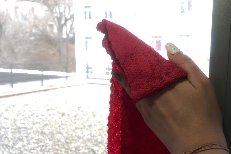 Завариваю такой чаек — и стекла прозрачней девичьих слез: всю муть и разводы, как корова слизала — полгода пыль не ляжет