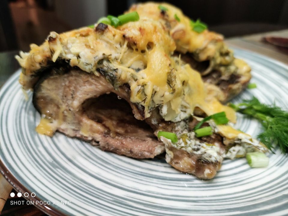 Нежная радужная форель в сырном соусе: простой рецепт для вкусного ужина