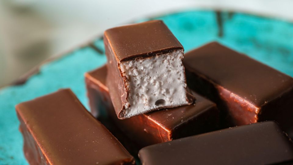 Любимая сладость в СССР: «Птичье молоко» по этому рецепту готовится без яиц и выпечки