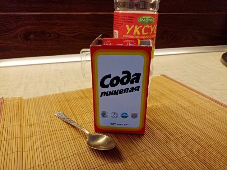 Как почистить стеклянную вазу от неприятного налета: добавьте это средство