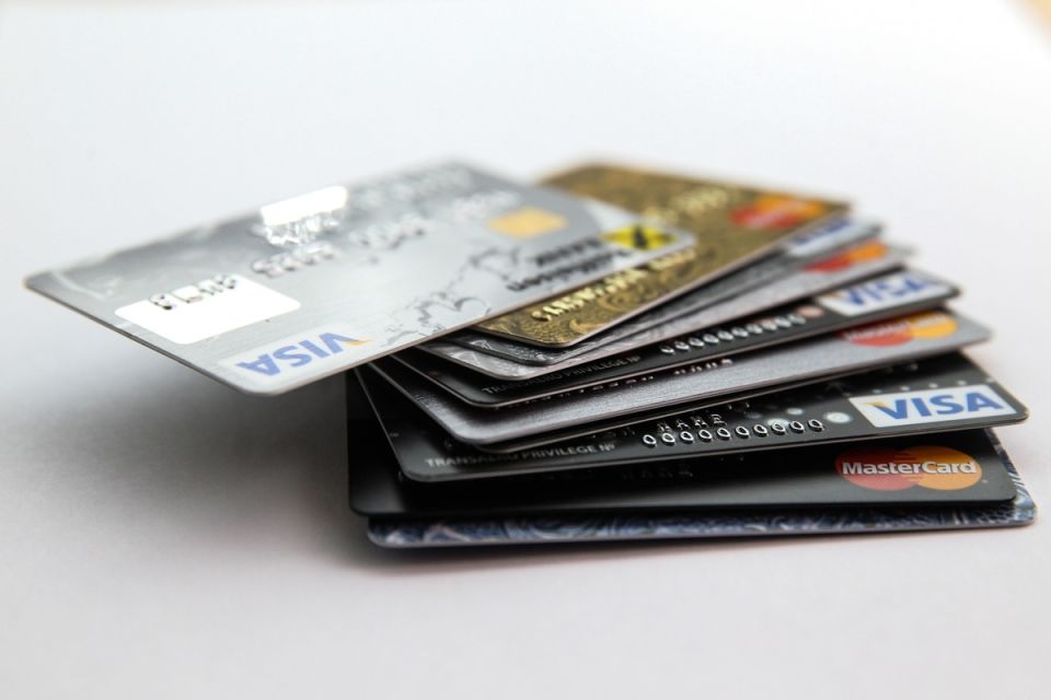 Ограничение числа банковских карт: борьба с мошенничеством или скрытые интересы?