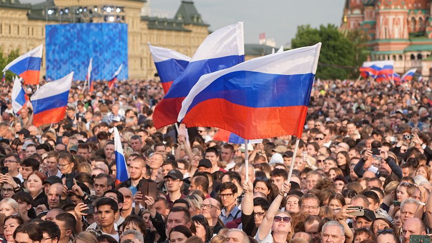 Гордость за родину: большинство россиян высоко ценят гражданство РФ