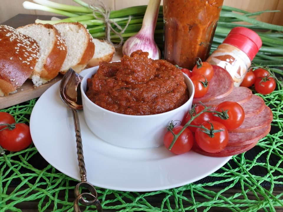 Лютеница: пряный соус, который станет звездой вашего стола