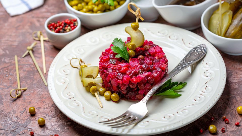 Винегрет по-новому: заправка из 3-х ингредиентов превратит его в шедевр