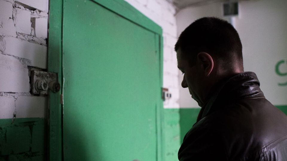 Долг под давлением: как коллекторы превращают жизнь в ад