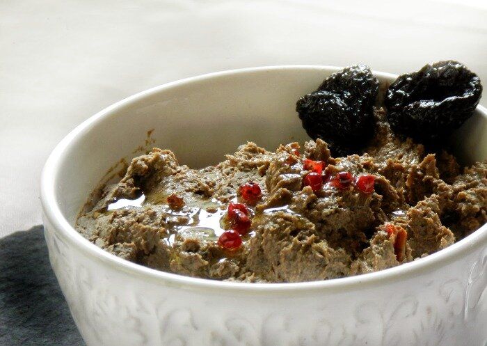 Пахнущий, насыщенный и необычный: сладкий паштет с черносливом и яблоком