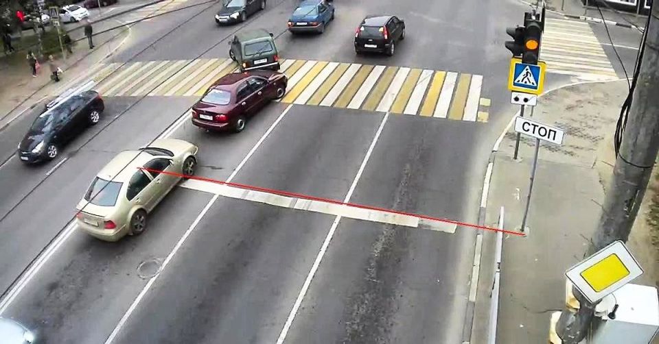 На светофоре за стоп-линией: как избежать штрафа и не попасть в неприятности