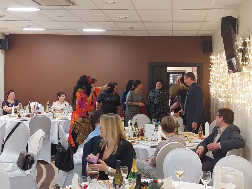 Обман или бережливость? Как обычный банкет раскрыл истинное лицо богатого клиента