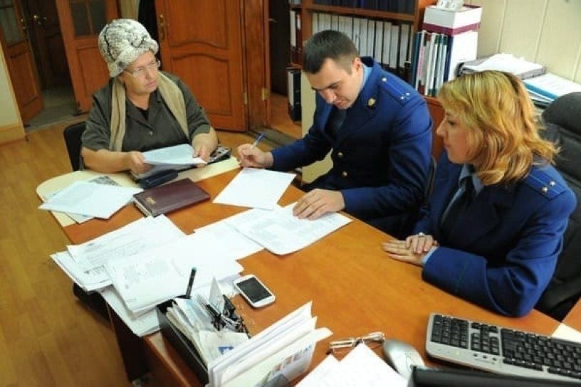 Скандал вокруг продажи жилья пенсионеров из-за долга в 38 тысяч рублей