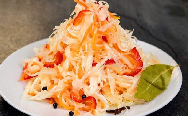 Деревенская квашеная капуста по старому рецепту: хруст и аромат в домашнем меню