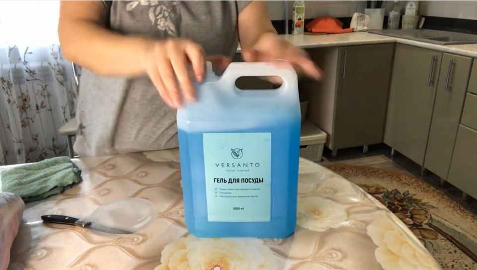 Удобство бытовой уборки: практичный взгляд на средства для посуды и аксессуары