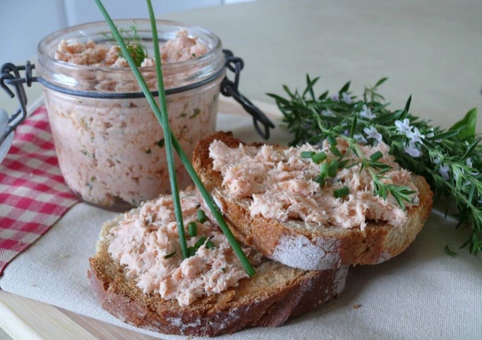 Домашний риет: три варианта из курицы, креветок и лосося для любого стола