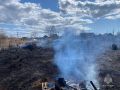 Сотрудники МЧС России ликвидировали возгорание сухой растительности в Охе