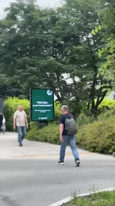    -      λ       