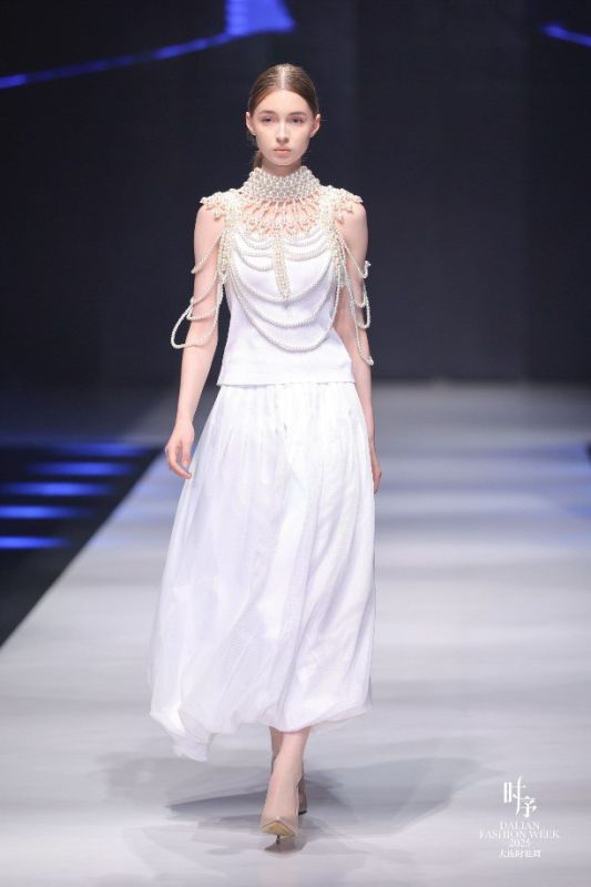  27   3         - Dalian Fashion Week