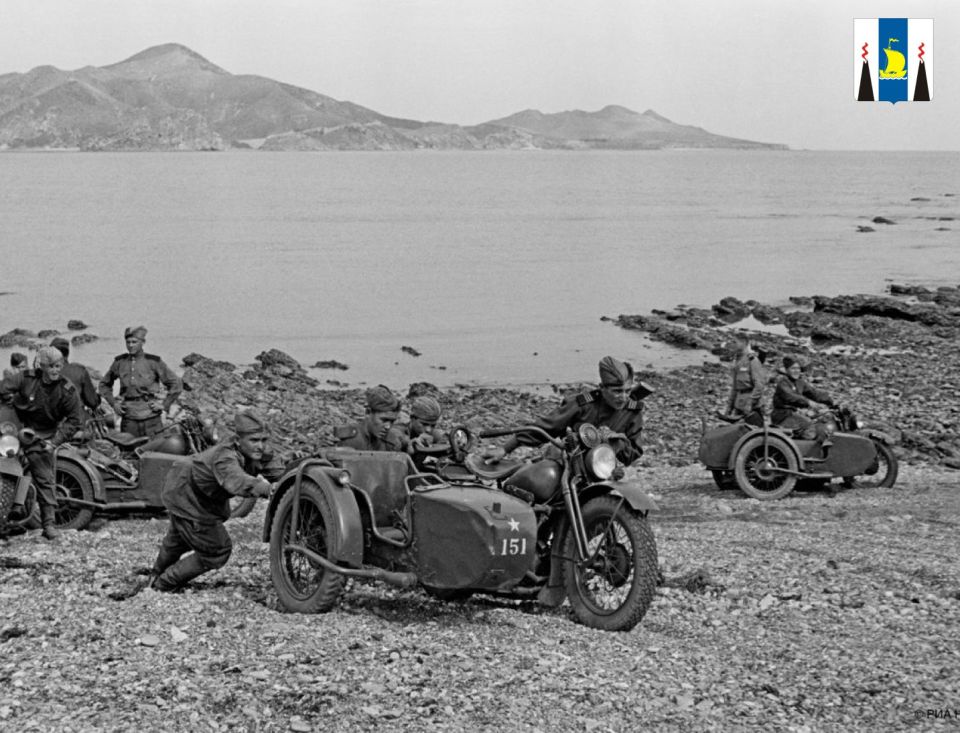   1945  c    -   