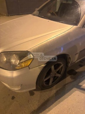 Один из участников ДТП скрылся: две Toyota Mark II "встретились" на дороге в Южно-Сахалинске