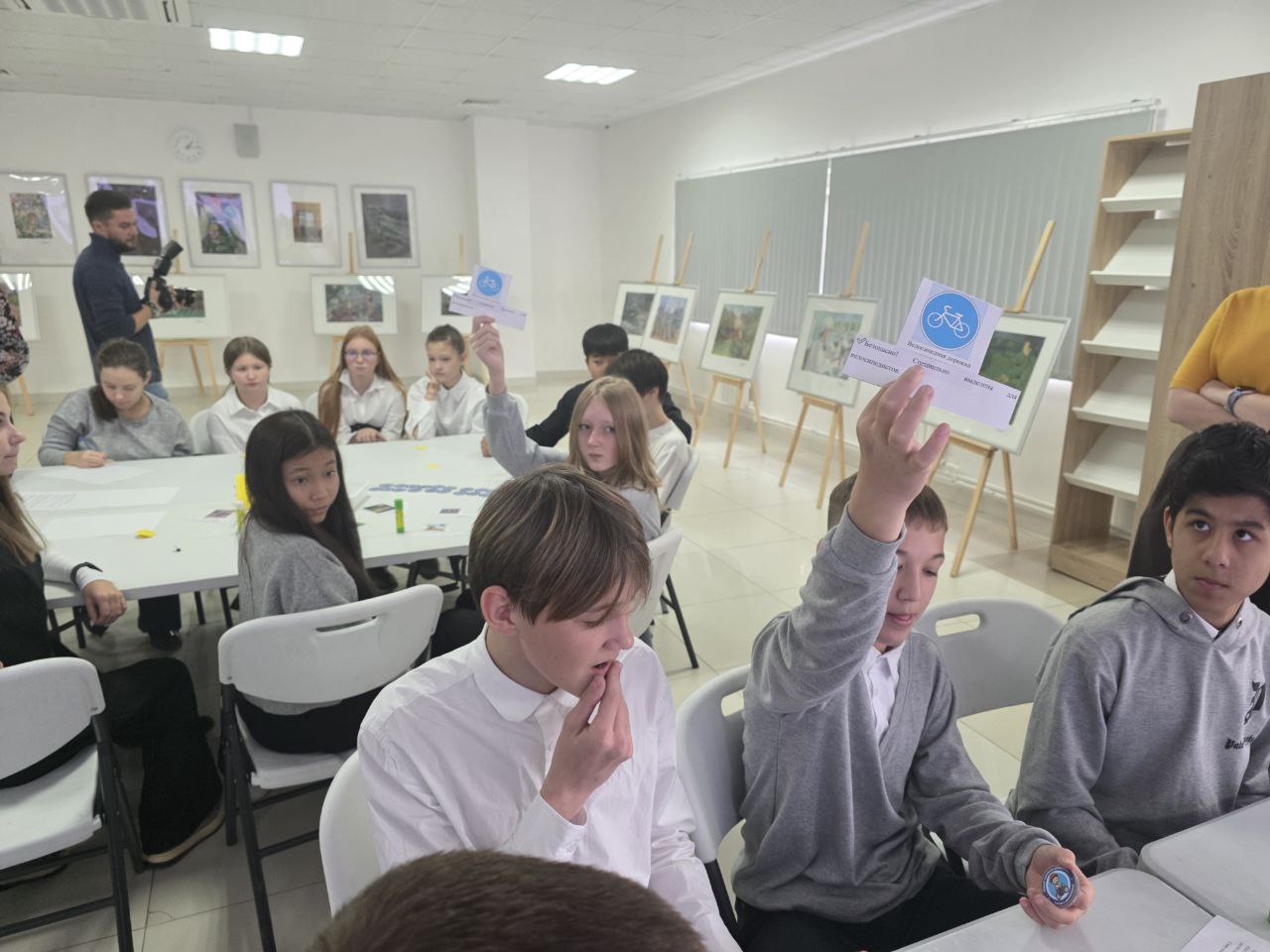 В Сахалинской областной детской библиотеке прошла интерактивная викторина, посвящённая безопасности дорожного движения В Сахалинской областной детской библиотеке прошла интерактивная викторина, посвящённая безопасности дорожного движения