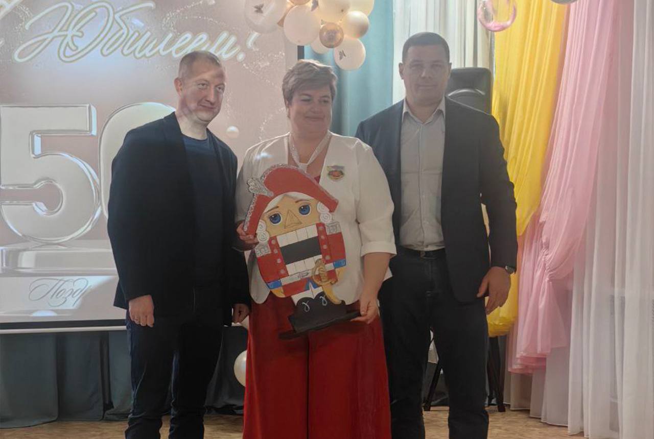 Депутаты Евгений Лотин и Алексей Плотников поздравили детсад «Теремок» с юбилеем Депутаты Евгений Лотин и Алексей Плотников поздравили детсад «Теремок» с юбилеем
