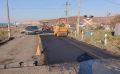 Возле ж/д переезда в Томари обновили асфальтобетонное покрытие