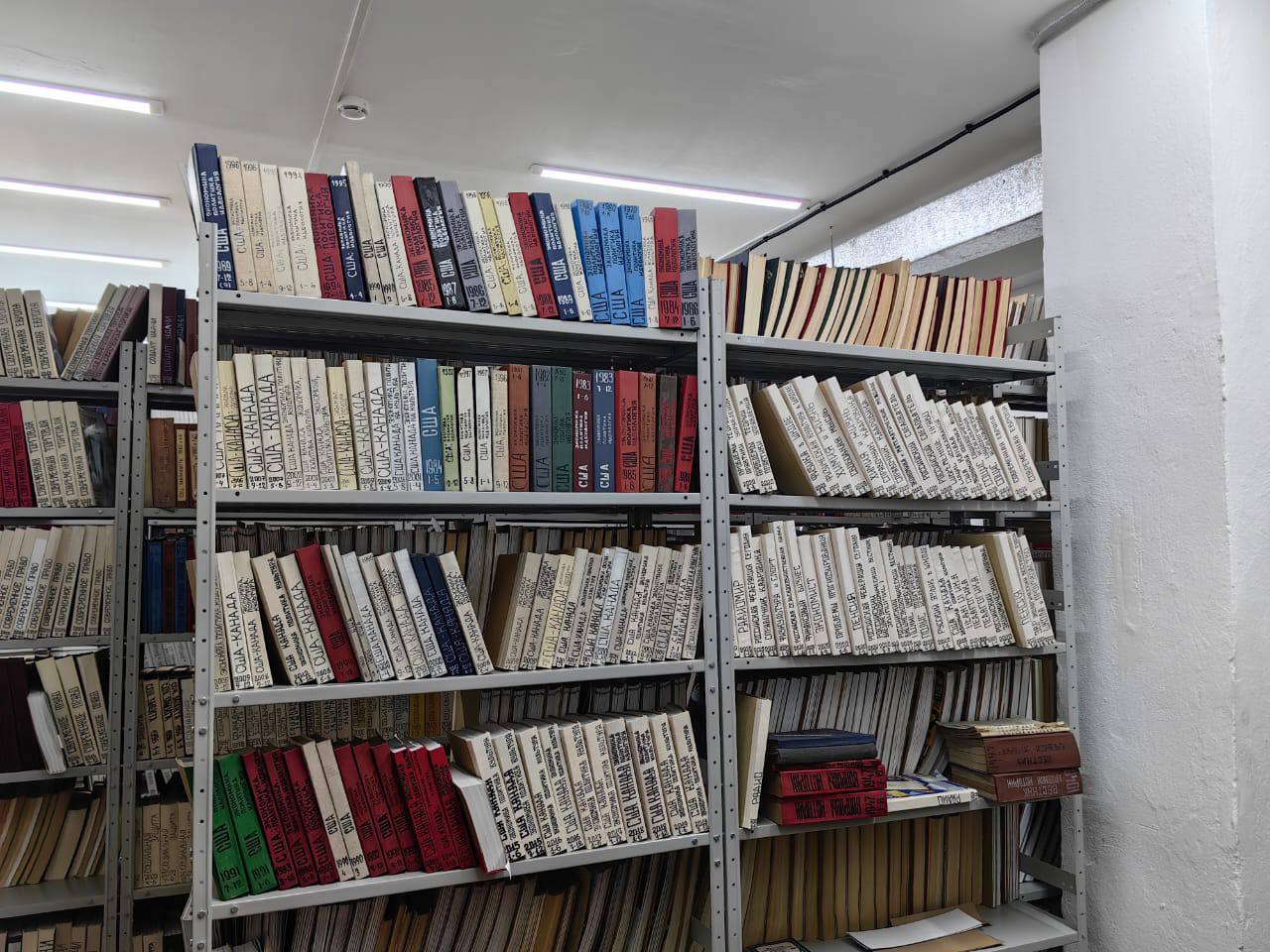 Спасли от огня около 400 000 ценных книг Спасли от огня около 400 000 ценных книг