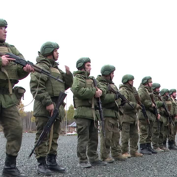На островных полигонах продолжается подготовка подразделений бойцов