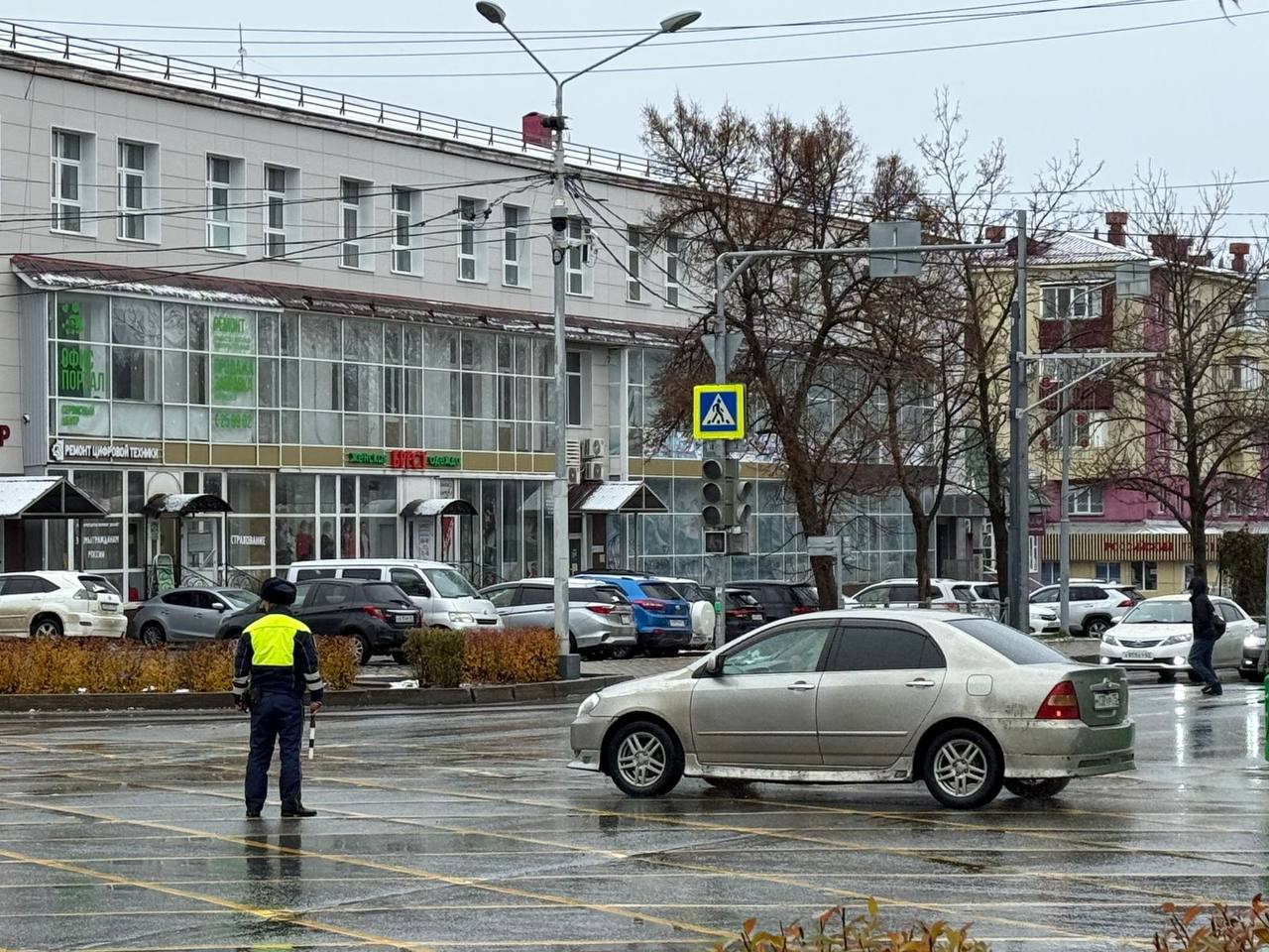 На дорогах Южно-Сахалинска возобновляют работу светофоры На дорогах Южно-Сахалинска возобновляют работу светофоры