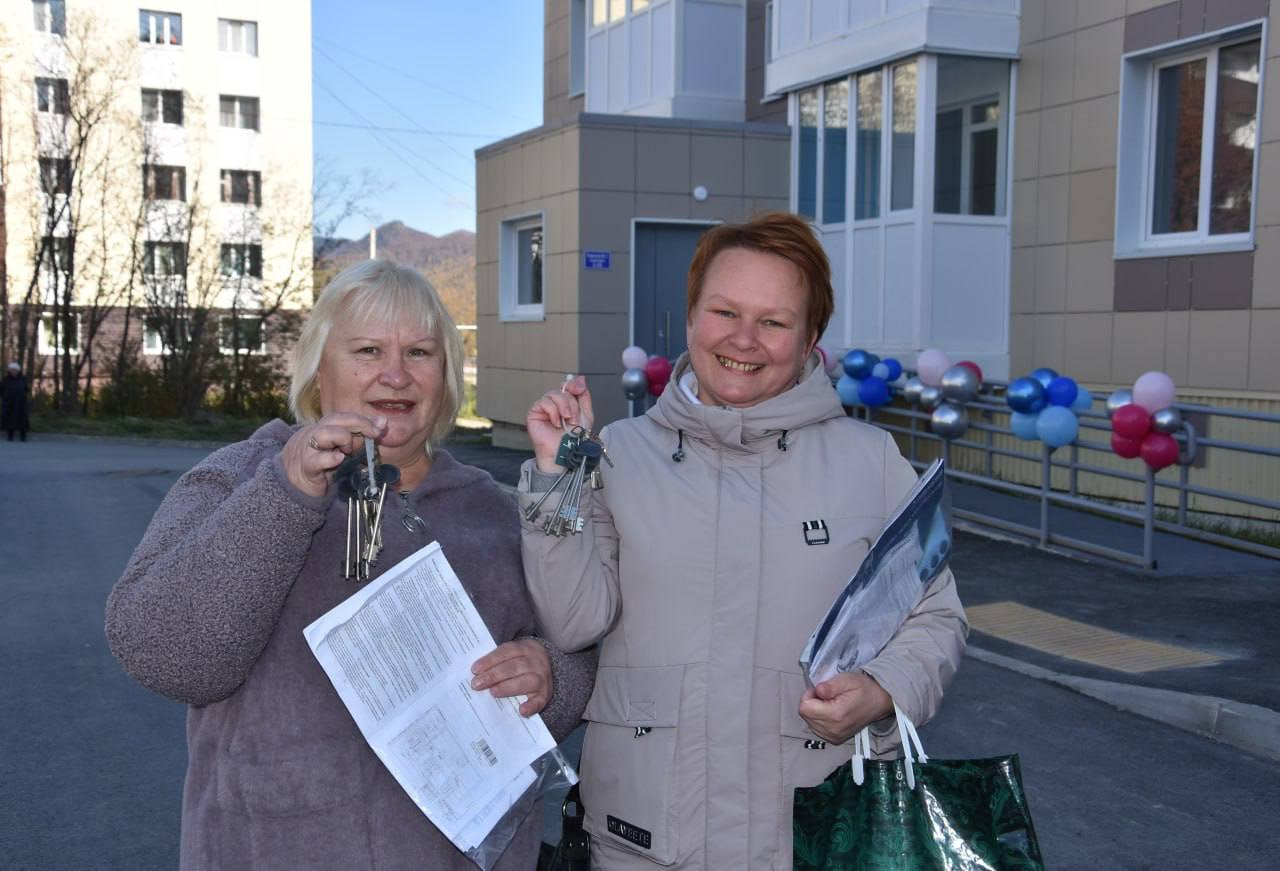 60 семей в Долинском районе получили ключи от новых квартир 60 семей в Долинском районе получили ключи от новых квартир