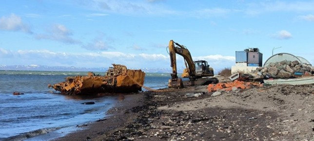 Последний из запланированных на этот год пяти объектов вынимает сегодня из воды компания-подрядчик в Корсакове