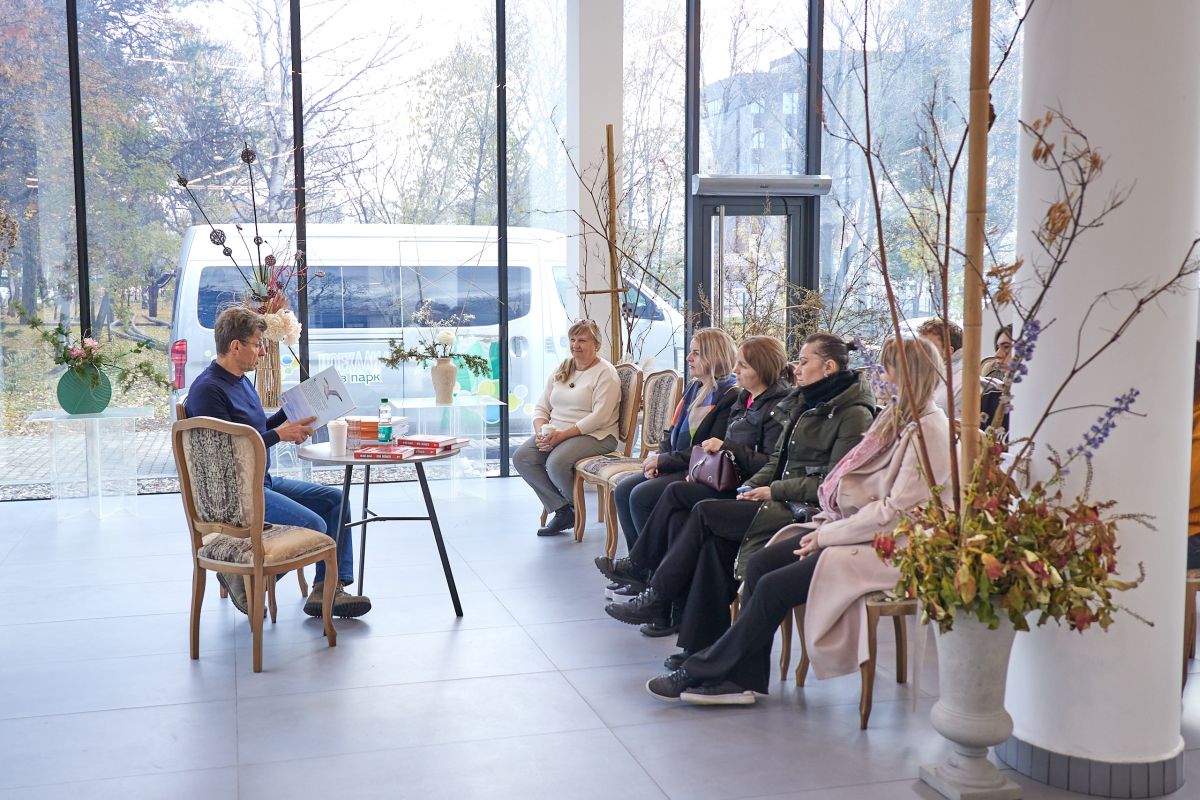 Дмитрий Шульман презентовал свою книгу в Южно-Сахалинске Дмитрий Шульман презентовал свою книгу в Южно-Сахалинске
