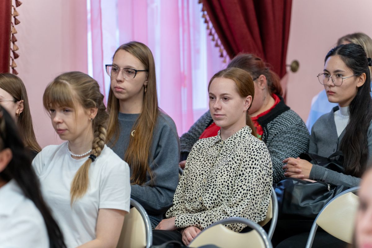 Дмитрий Шульман презентовал свою книгу в Южно-Сахалинске Дмитрий Шульман презентовал свою книгу в Южно-Сахалинске