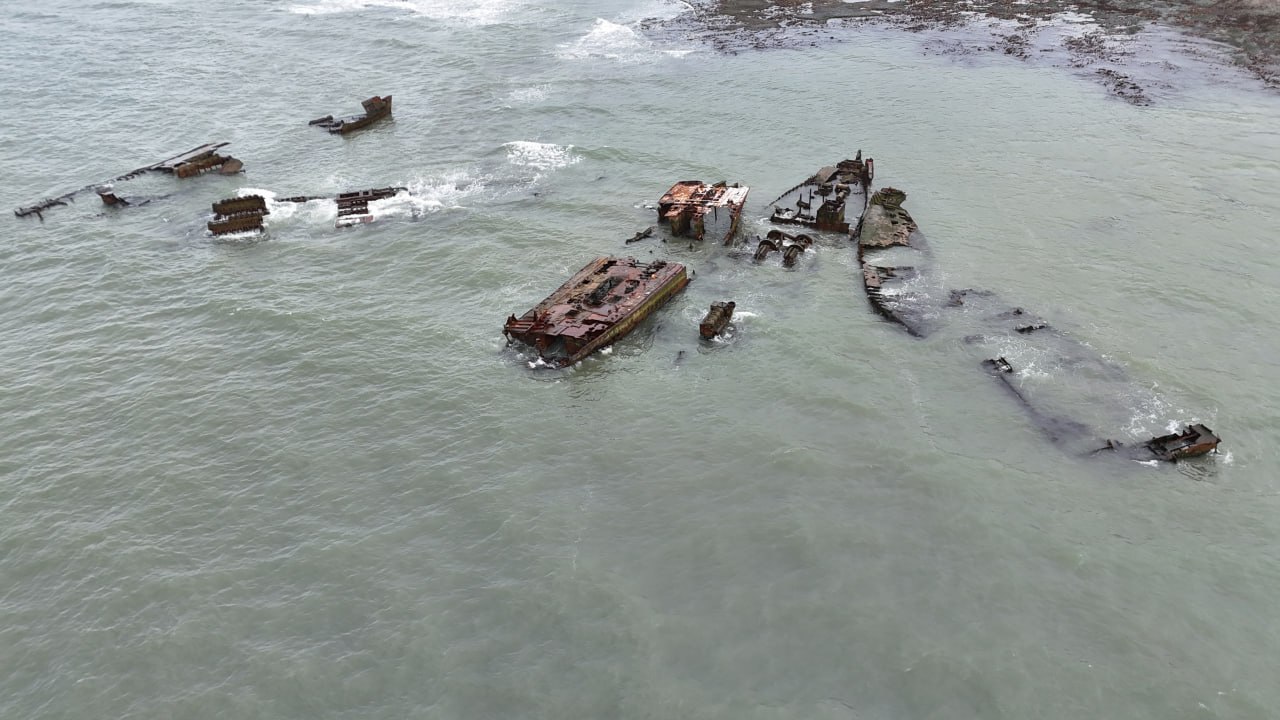 Последний из запланированных на этот год пяти объектов вынимает сегодня из воды компания-подрядчик в Корсакове Последний из запланированных на этот год пяти объектов вынимает сегодня из воды компания-подрядчик в Корсакове