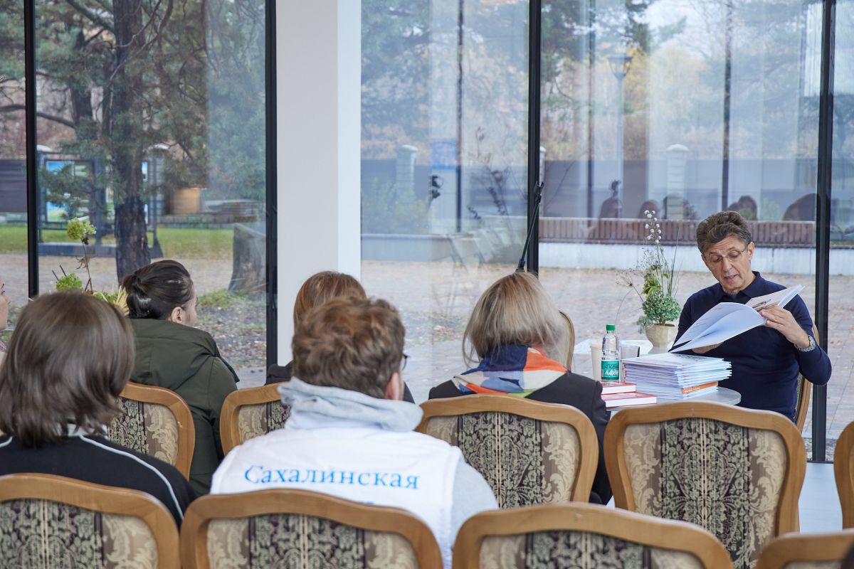 Дмитрий Шульман презентовал свою книгу в Южно-Сахалинске Дмитрий Шульман презентовал свою книгу в Южно-Сахалинске