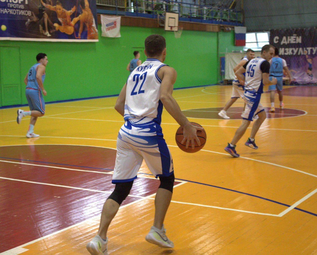 В Холмске определили сильнейших баскетболистов в турнире памяти Юрия Карнаухова В Холмске определили сильнейших баскетболистов в турнире памяти Юрия Карнаухова