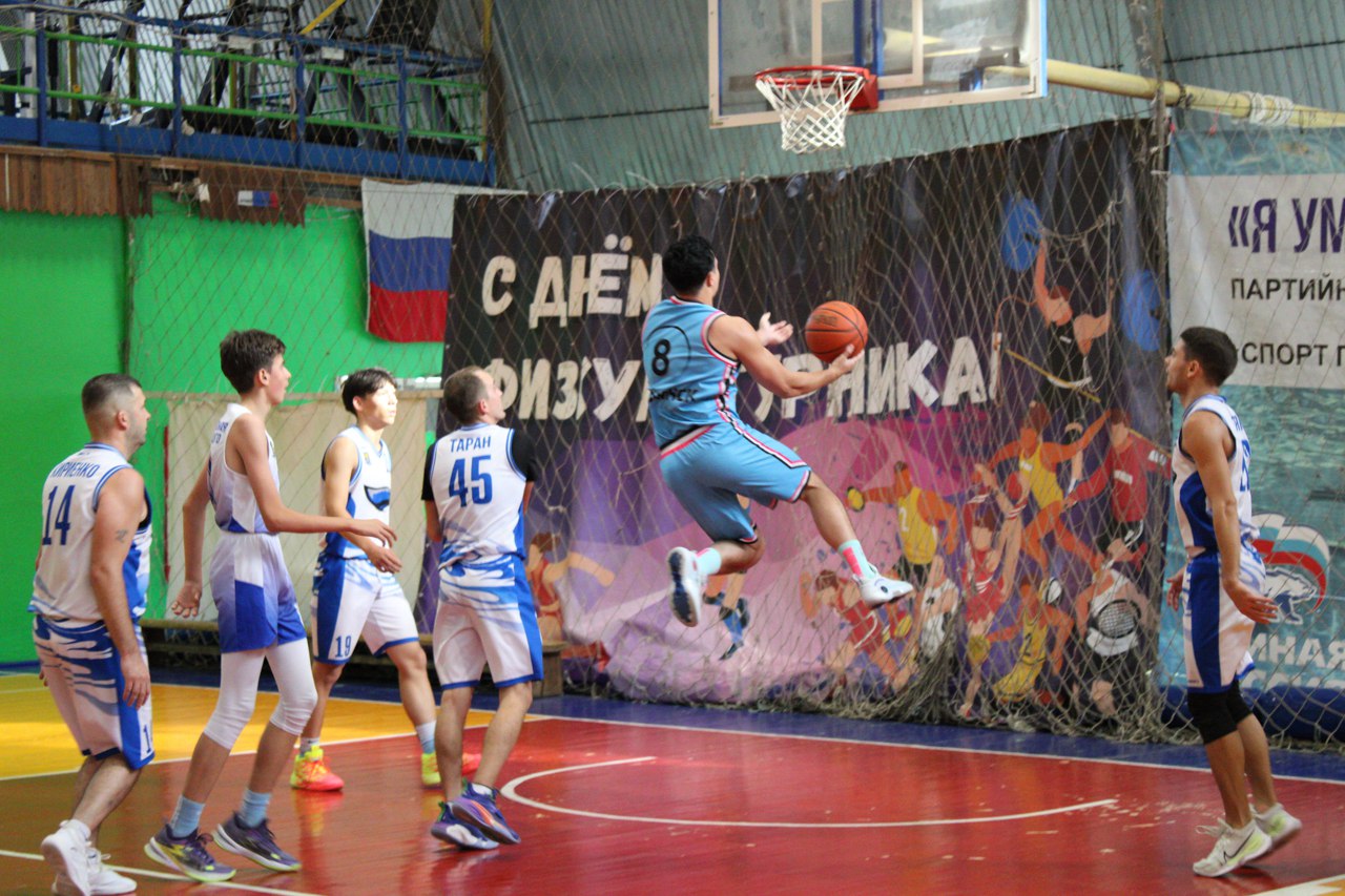 В Холмске определили сильнейших баскетболистов в турнире памяти Юрия Карнаухова