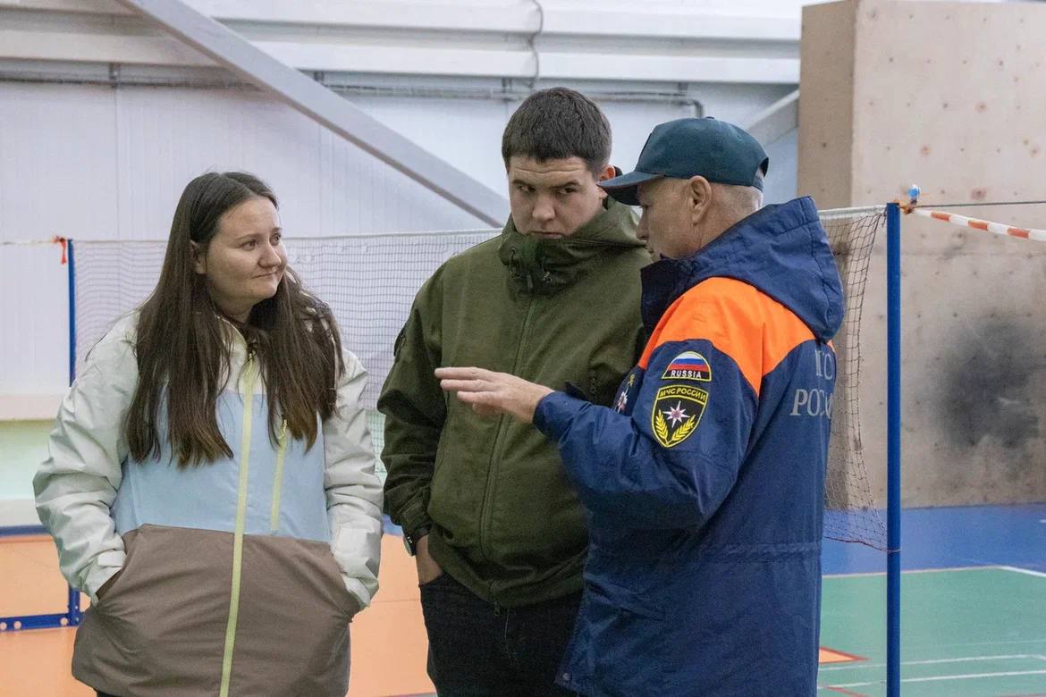 Спасатели провели увлекательную экскурсию для участников форума Красного Креста Спасатели провели увлекательную экскурсию для участников форума Красного Креста