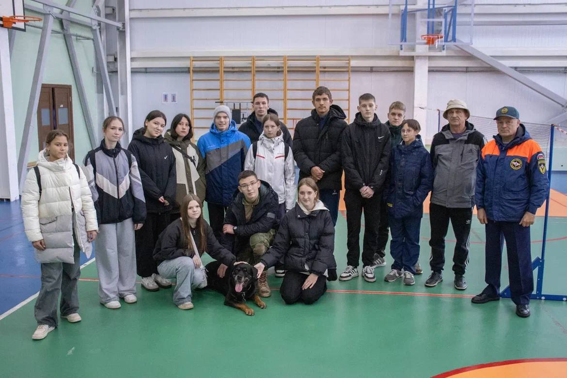 Спасатели провели увлекательную экскурсию для участников форума Красного Креста