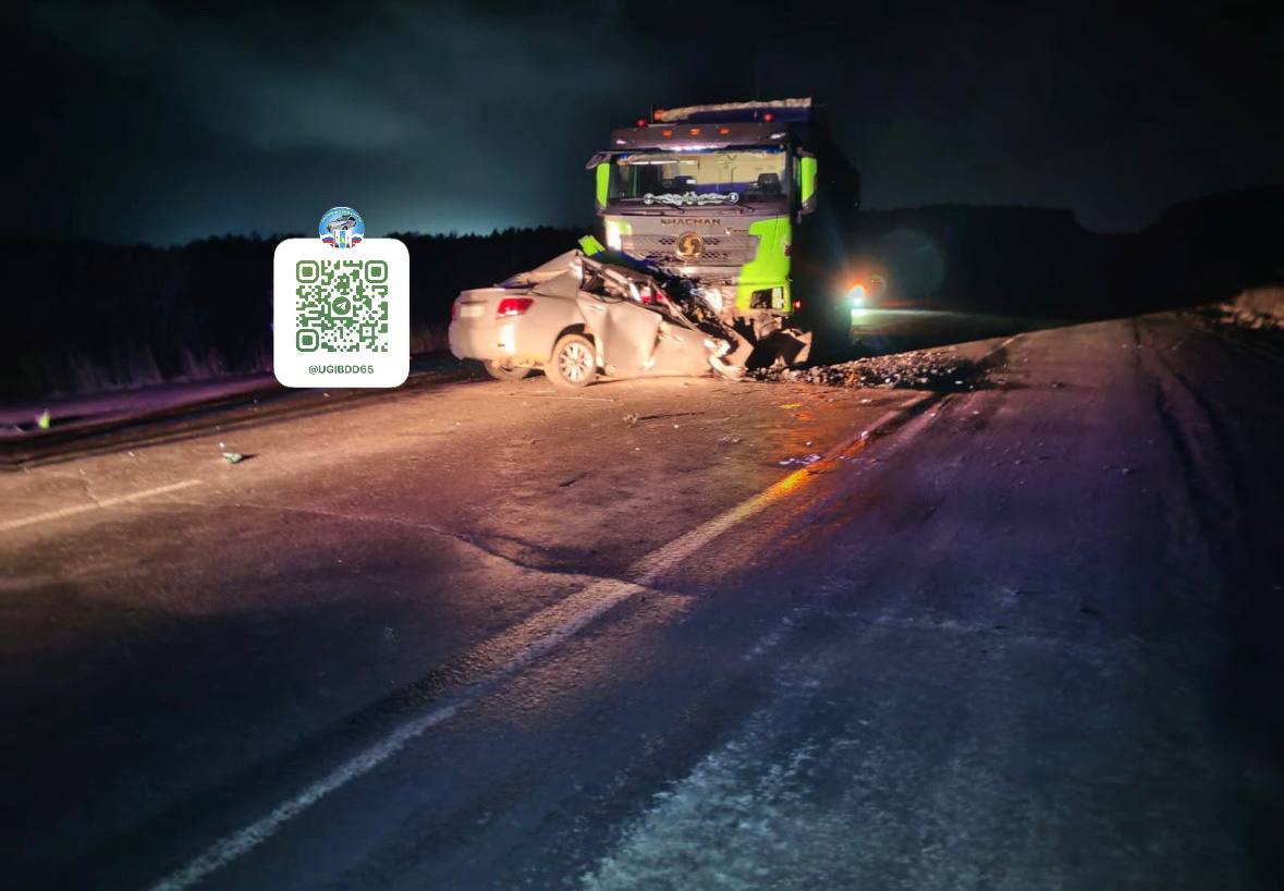 Водитель Toyota Allion выехал на встречку и столкнулся с грузовиком Shacman на трассе Невельск — Томари Водитель Toyota Allion выехал на встречку и столкнулся с грузовиком Shacman на трассе Невельск — Томари