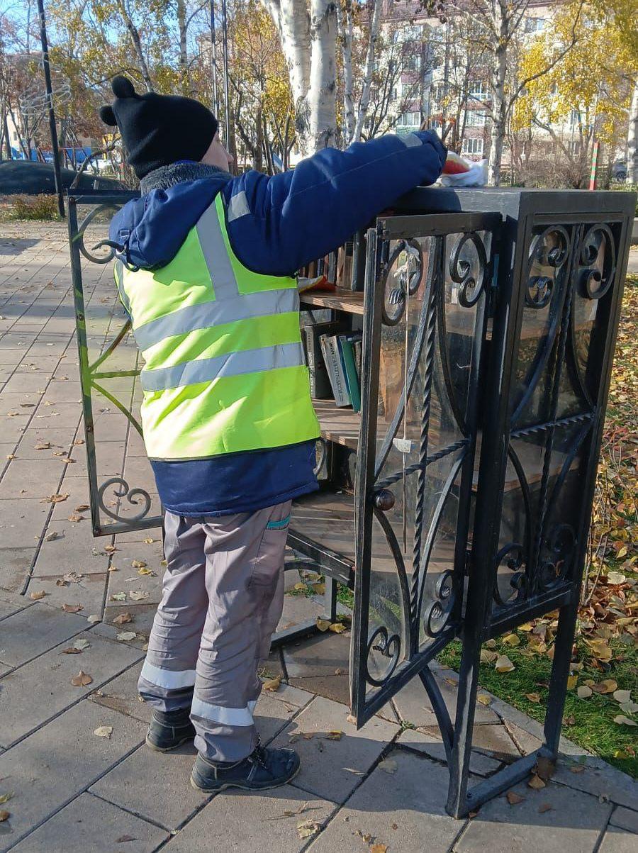 Наводим красоту в городе!. На этой неделе наши коммунальные службы продолжают трудиться над уютом города в преддверии морозов: Убирают сезонные цветы Наводим красоту в городе!. На этой неделе наши коммунальные службы продолжают трудиться над уютом города в преддверии морозов: Убирают сезонные цветы