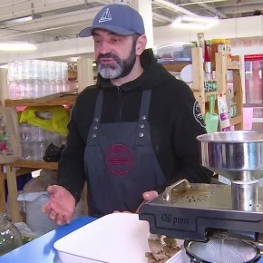 Сахалинский предприниматель Алексей Толстяков изготавливает «Живое масло»