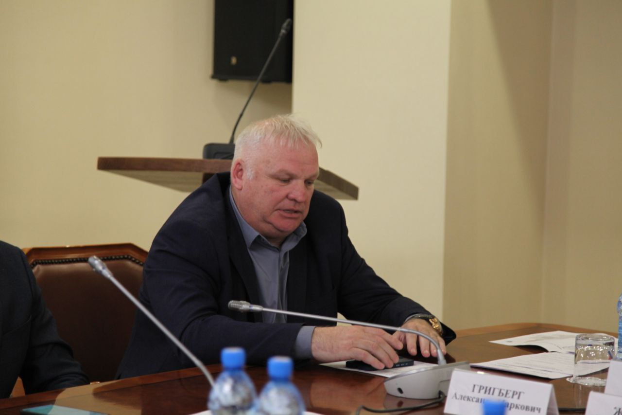 Парламентарий Александр Гринберг рассказал о заседании рабочей группы «Качество дорожных сетей и обеспечение транспортной доступности населения»