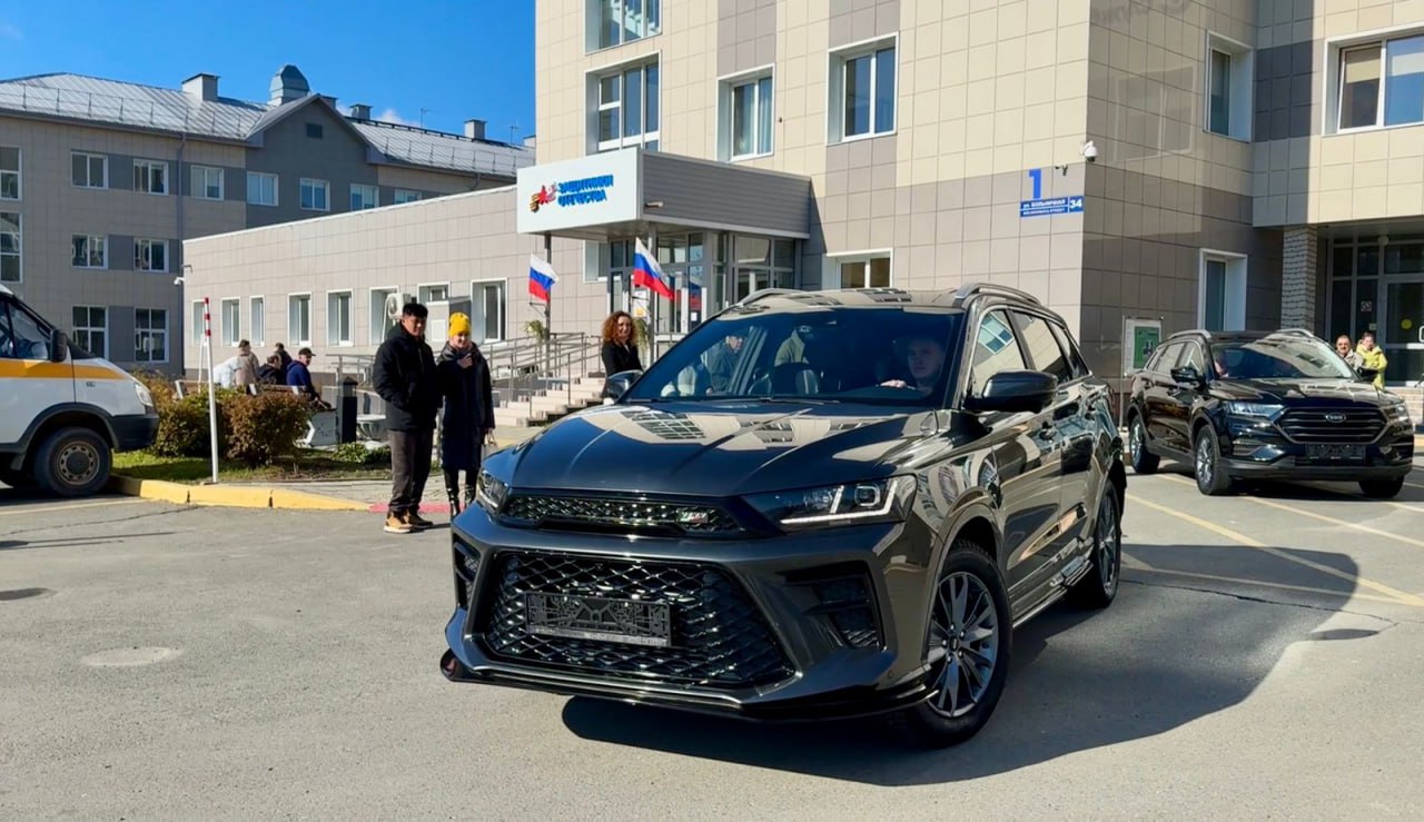 Губернатор вручил сахалинским ветеранам спецоперации ключи от автомобилей с ручным управлением