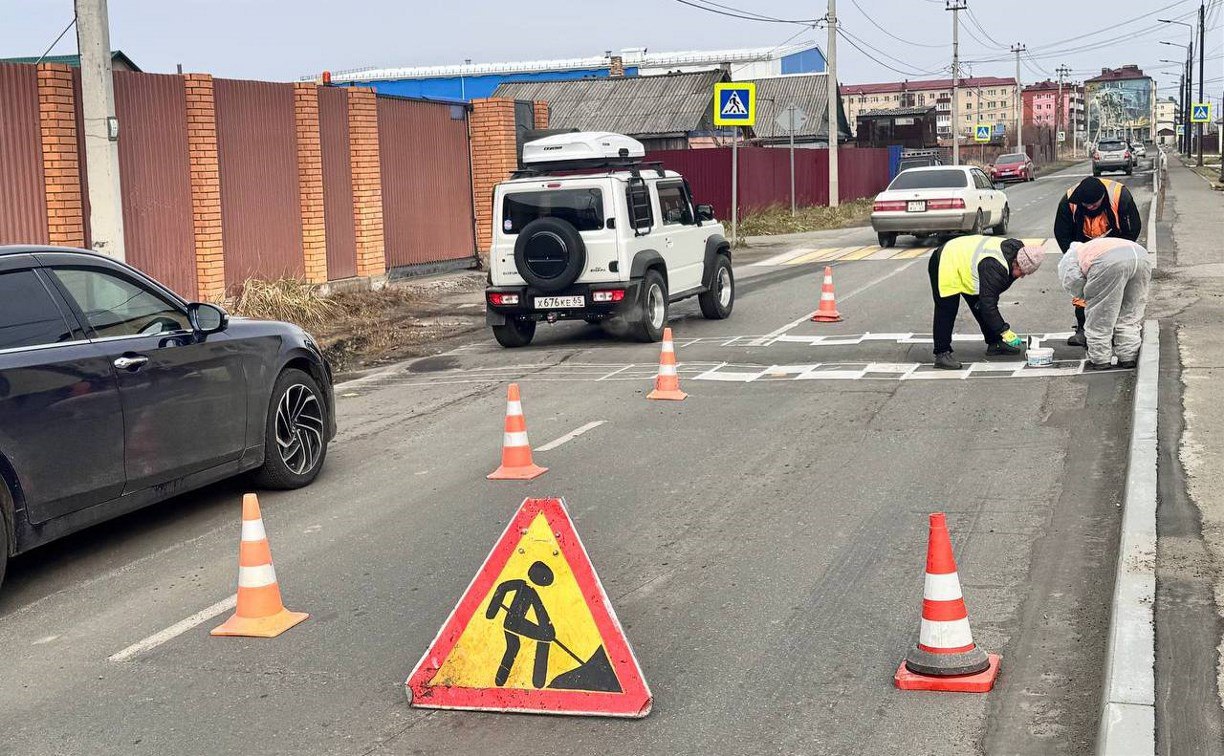 В Поронайске перед началом зимы устраняют дорожные дефекты В Поронайске перед началом зимы устраняют дорожные дефекты