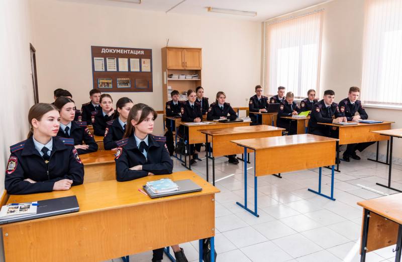 Двойная миссия:. Сахалинские тыловики учились и учили в Краснодарском университете МВД Двойная миссия:. Сахалинские тыловики учились и учили в Краснодарском университете МВД