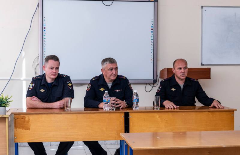 Двойная миссия:. Сахалинские тыловики учились и учили в Краснодарском университете МВД Двойная миссия:. Сахалинские тыловики учились и учили в Краснодарском университете МВД