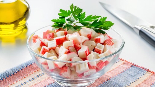 Этот салат из крабовых палочек с апельсином уже оценили тысячи гурманов: ваша очередь