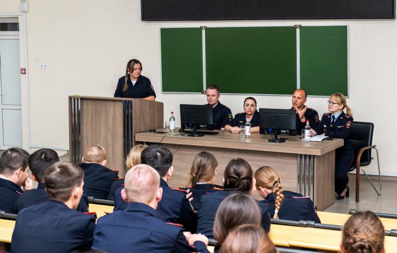 Двойная миссия:. Сахалинские тыловики учились и учили в Краснодарском университете МВД