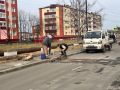 В Поронайске перед началом зимы устраняют дорожные дефекты