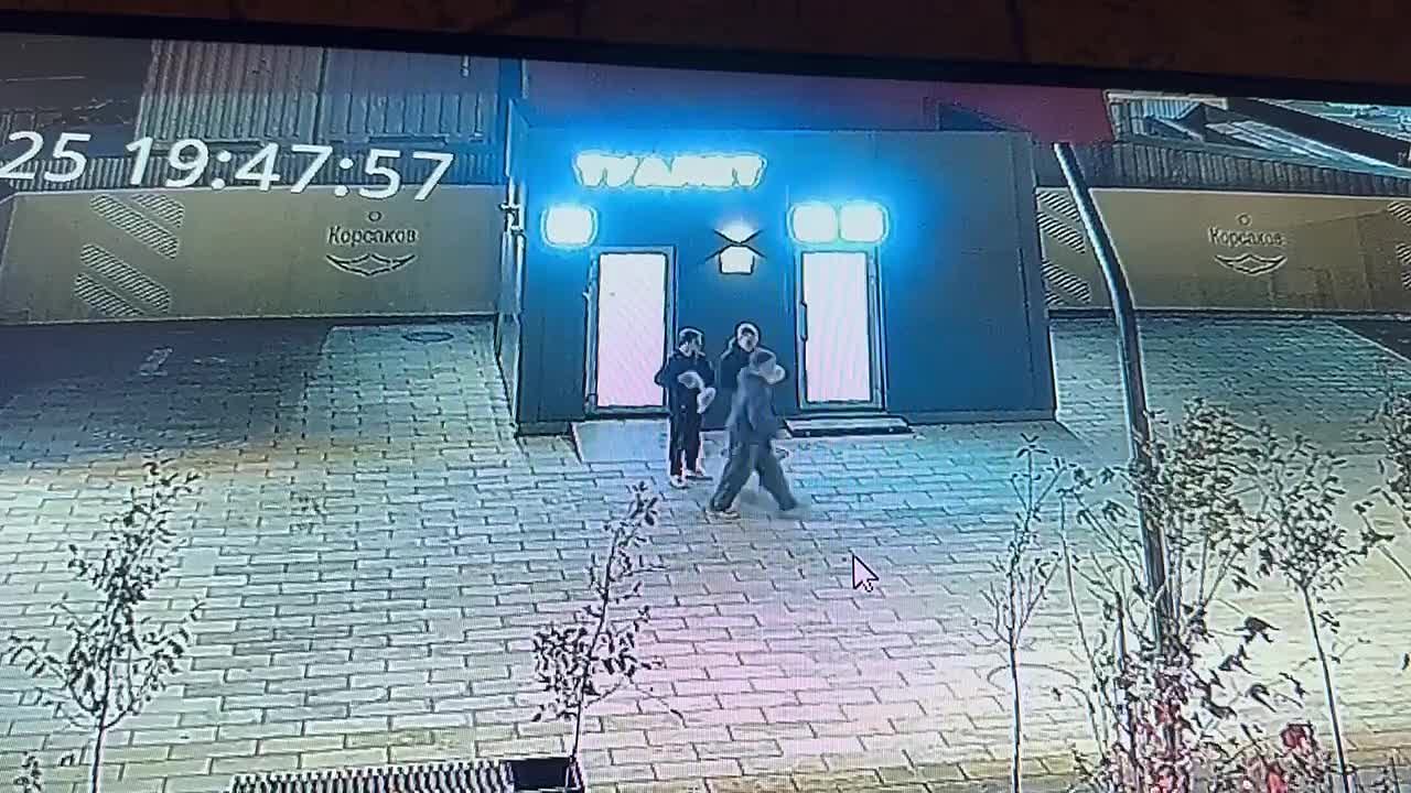 «Туалетными» хулиганами из Корсакова оказались 16-летние подростки