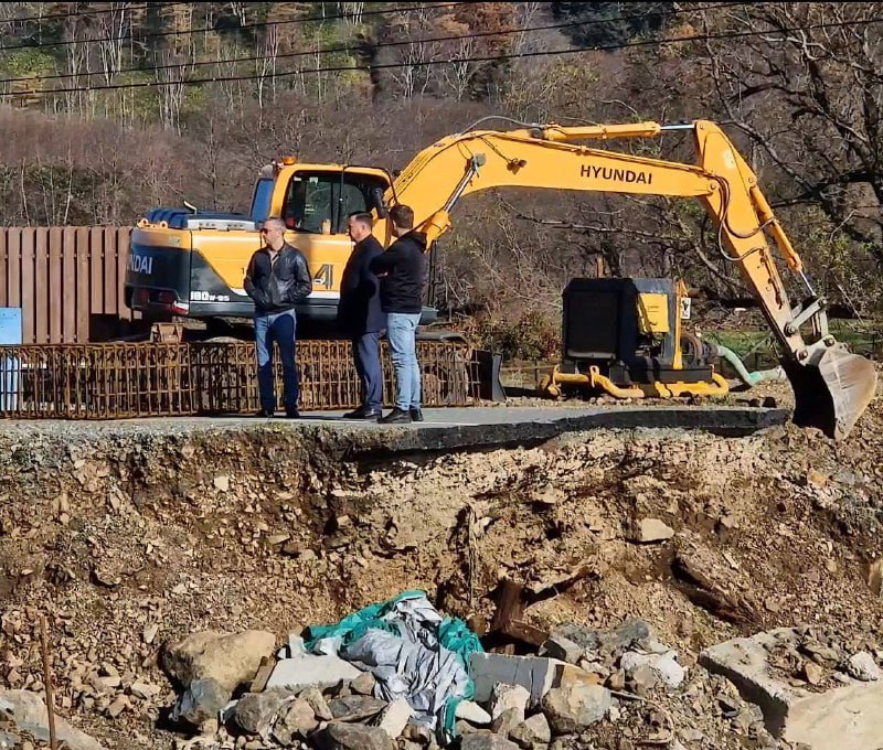 Переправа через реку Казачку повреждена из-за циклона в Невельском районе